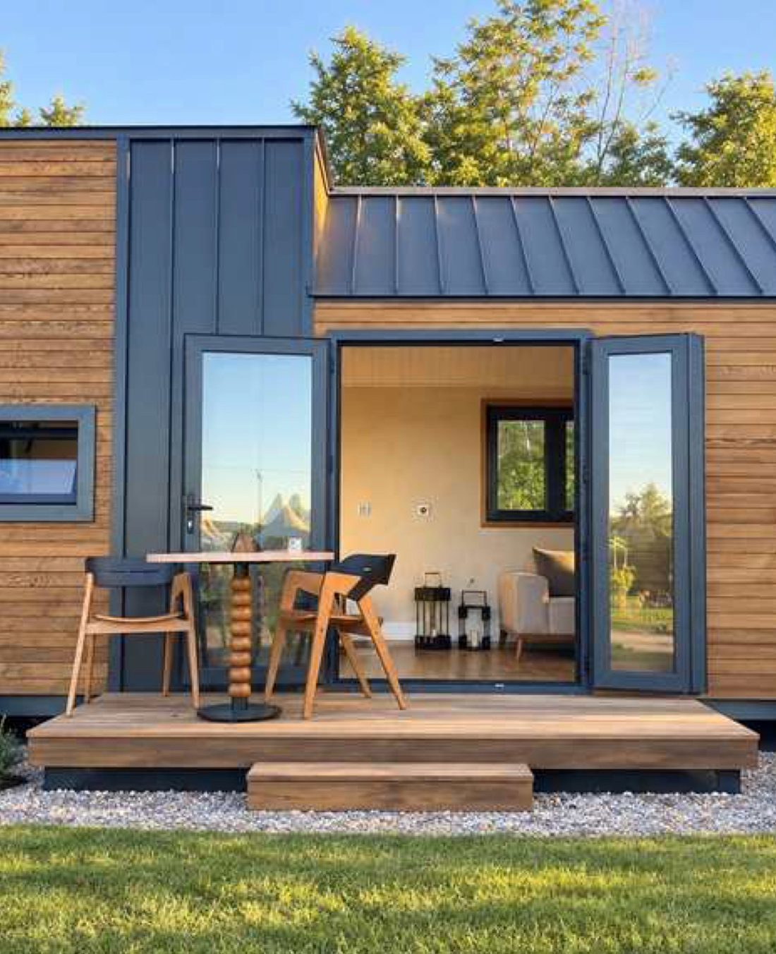 Modell Alba – Tiny House mit Satteldach, Holzfassade und Holzterrasse